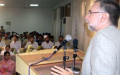 No religion allows terrorism: German Scholar : Dr. Jochen Hippler visits Minhaj University Lahore