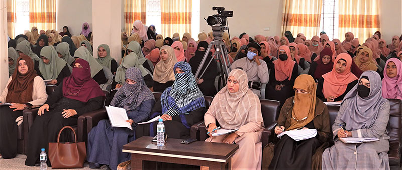 Chairman MQI Supreme Council addresses orientation ceremony for new students